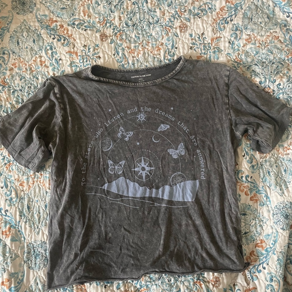 Gray Graphic Cropped Vintage Look  T-Shirt